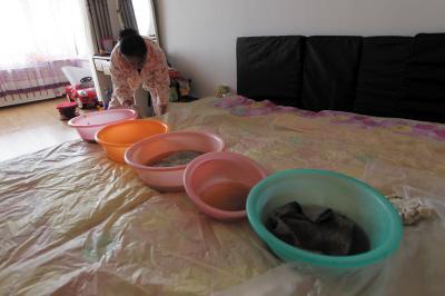 木里楼上漏水，住户失联，小区没物管，业主维权难！律师来支招……